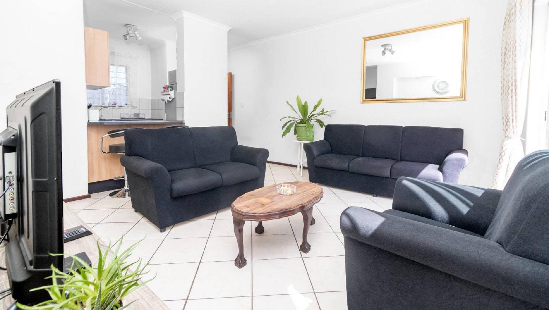 Lounges of property in Willowbrook