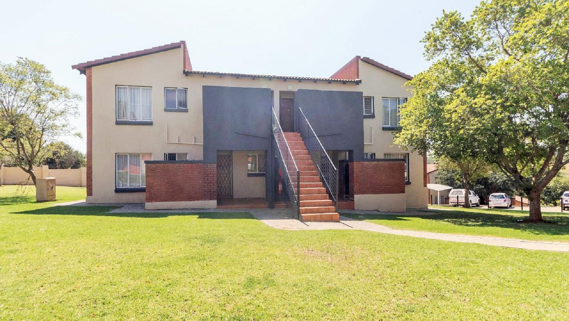 Front View of property in Willowbrook