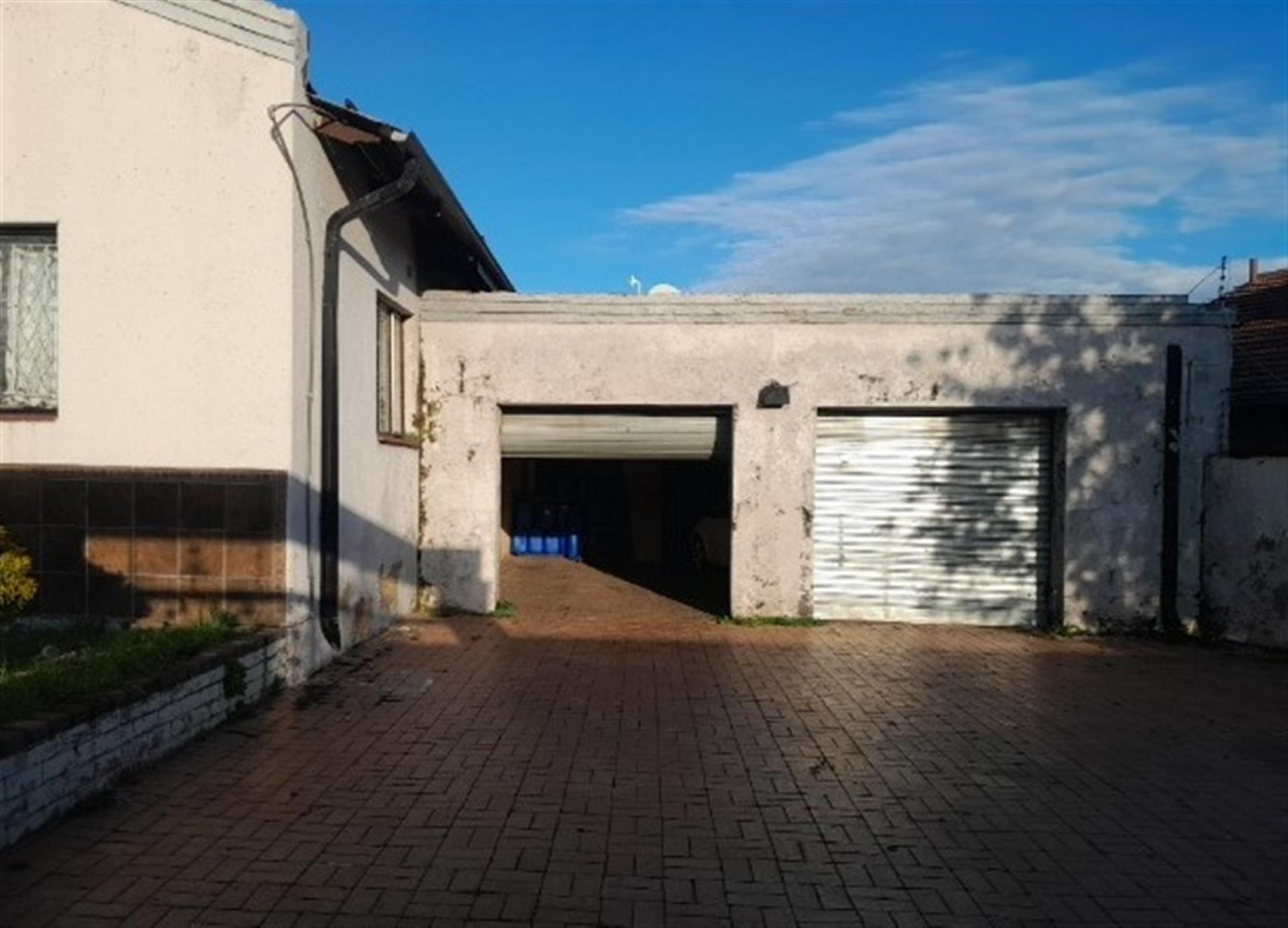 Front View of property in Unigray