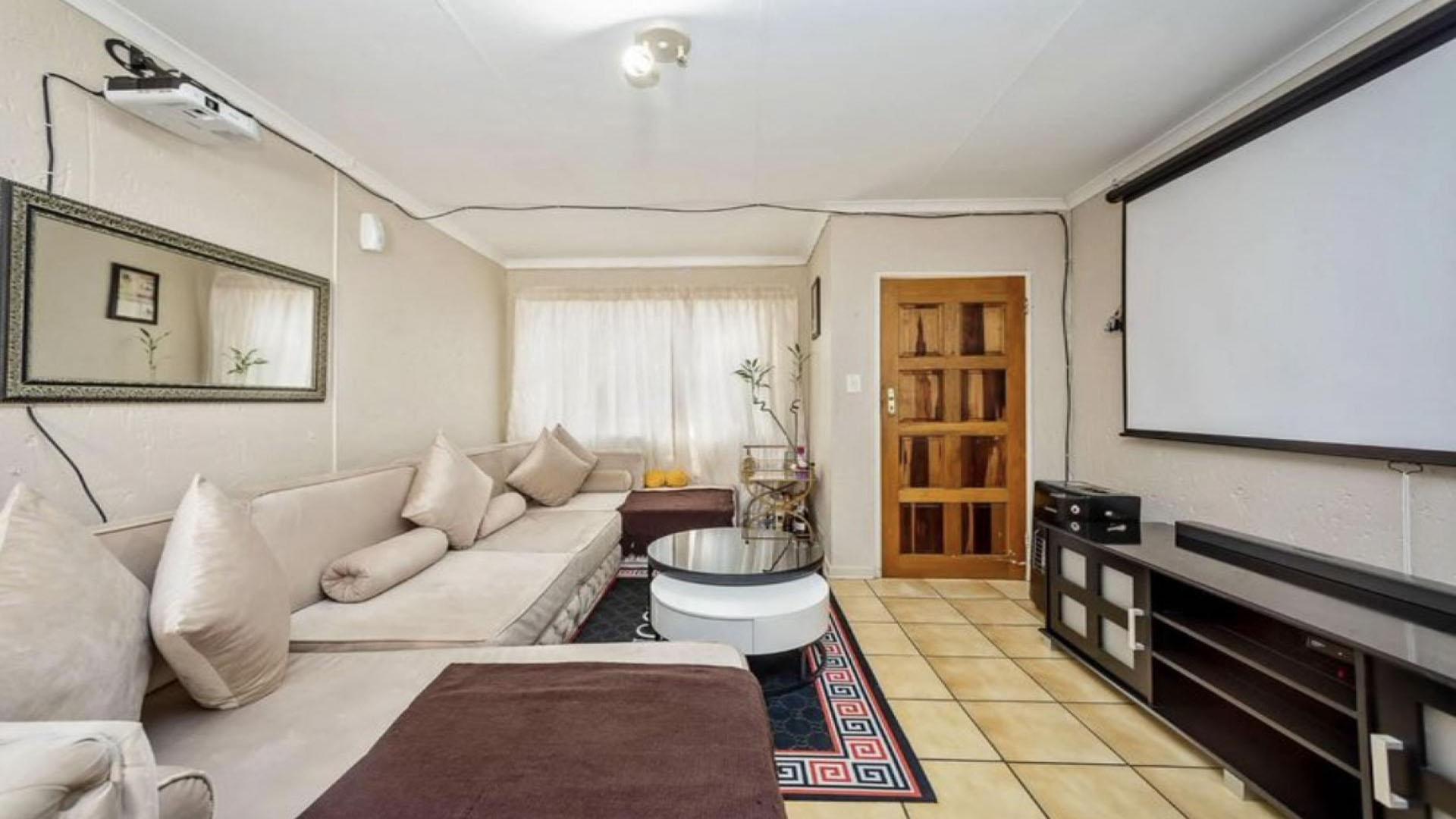 Lounges - 20 square meters of property in Allen’s Nek