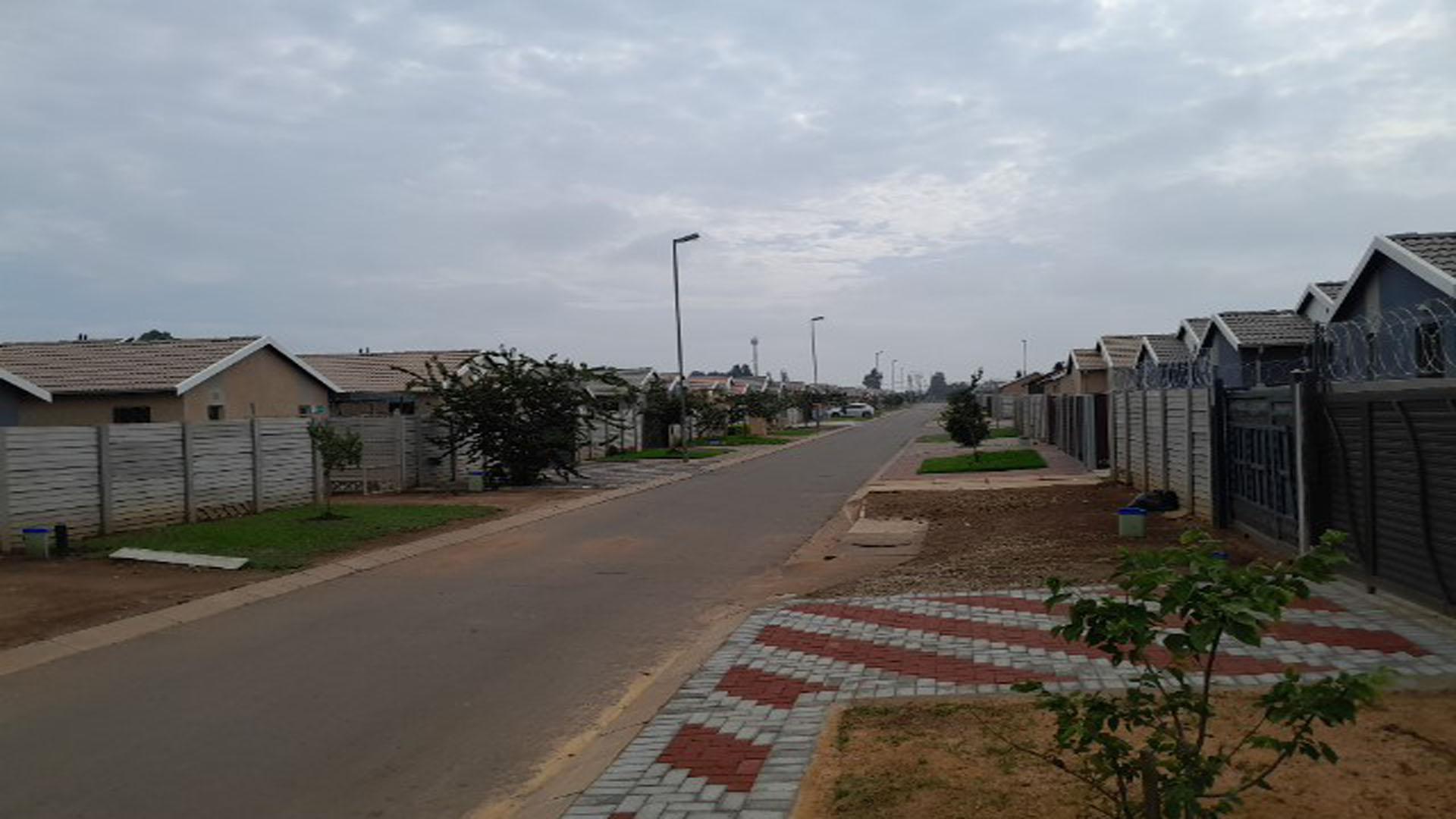 Front View of property in Palm Ridge