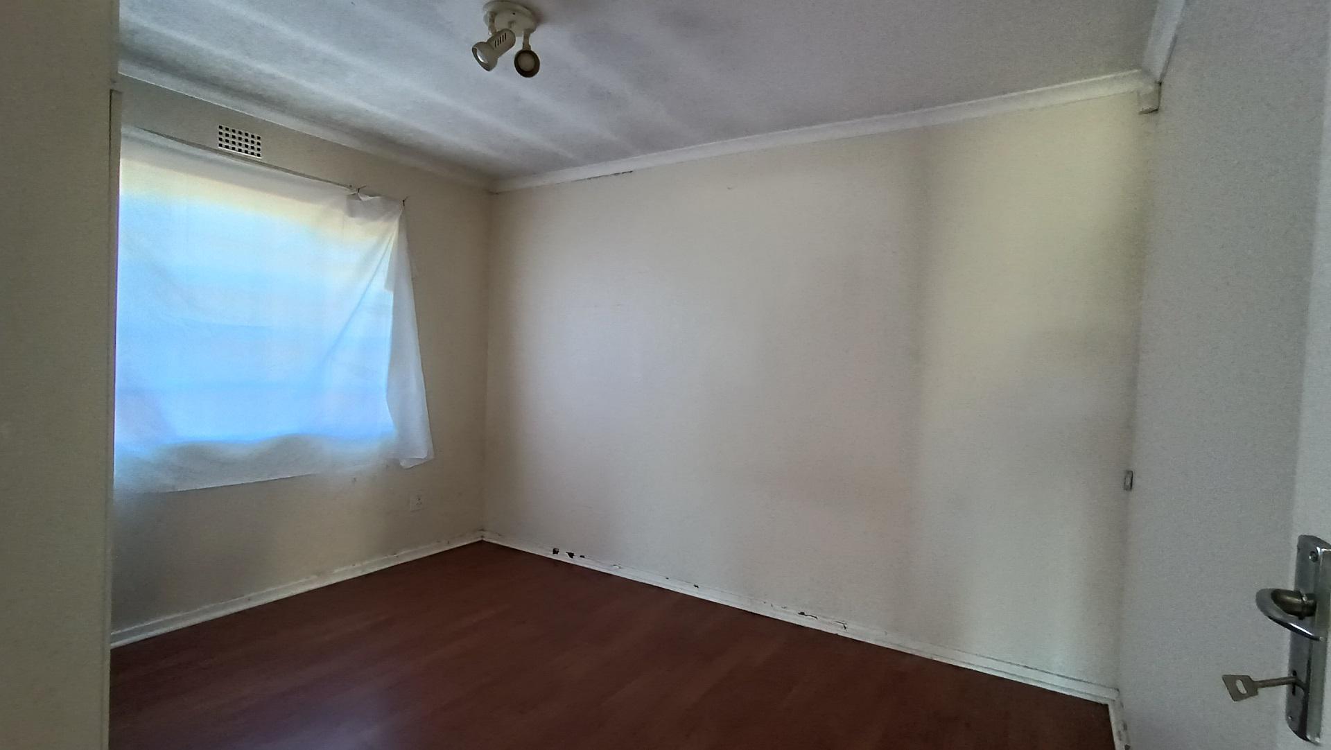 Bed Room 1 - 14 square meters of property in Kraaifontein