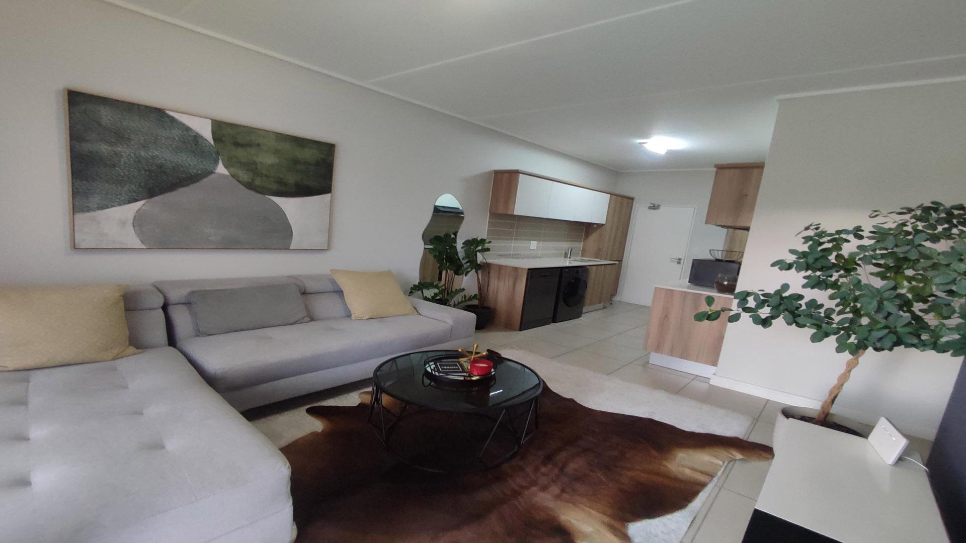 Lounges - 22 square meters of property in Linbro Park A.H.