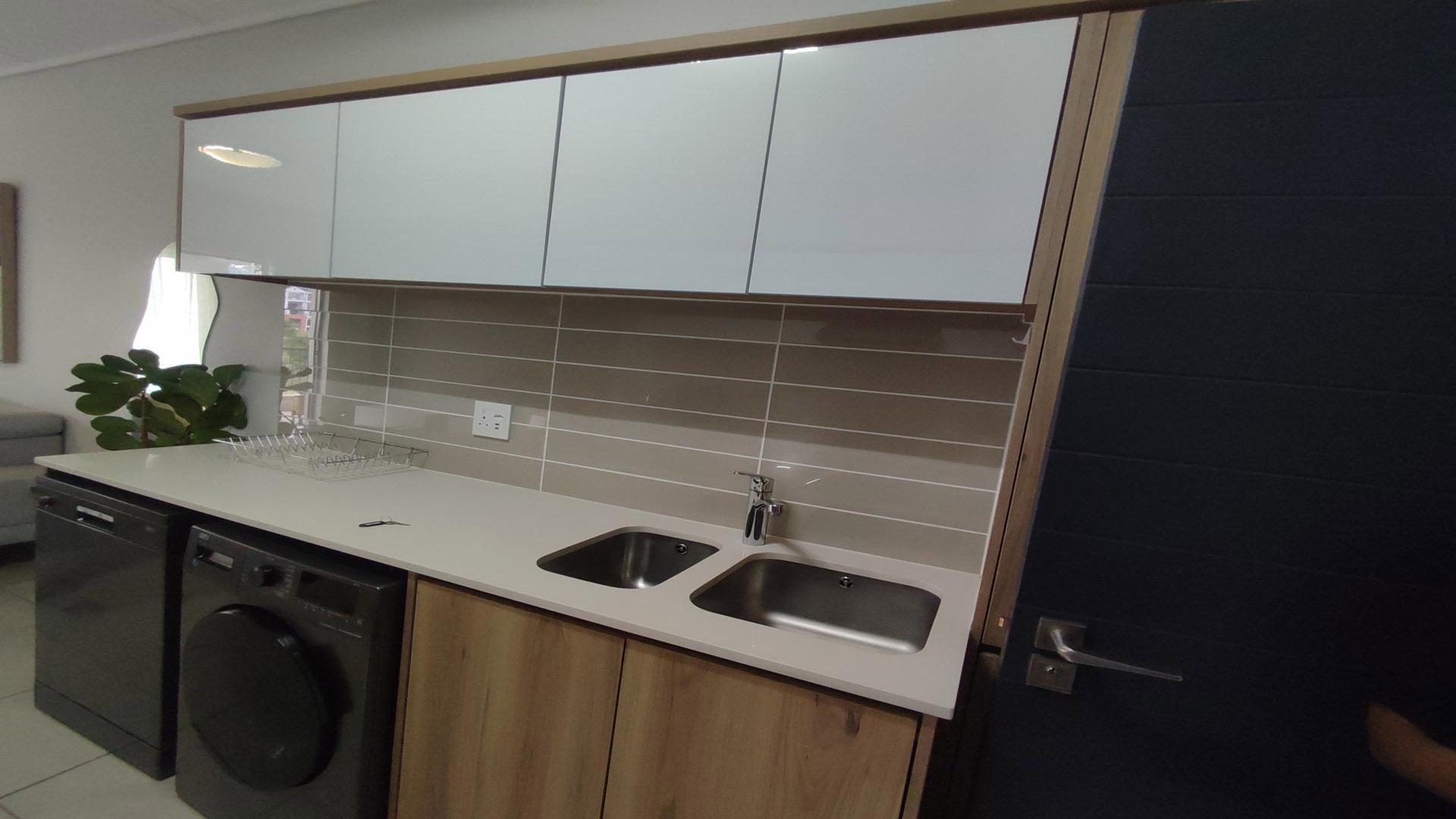 Kitchen - 13 square meters of property in Linbro Park A.H.