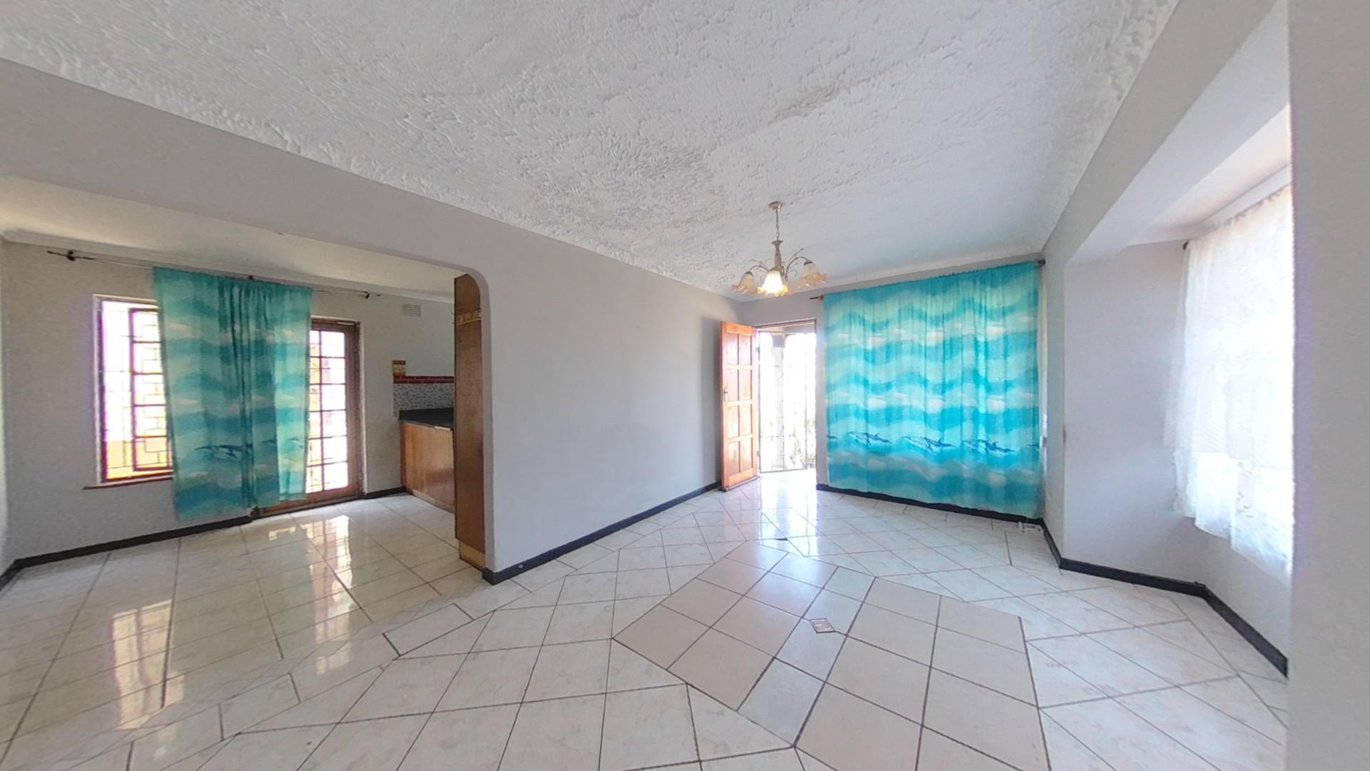 Lounges - 19 square meters of property in Bishopstowe