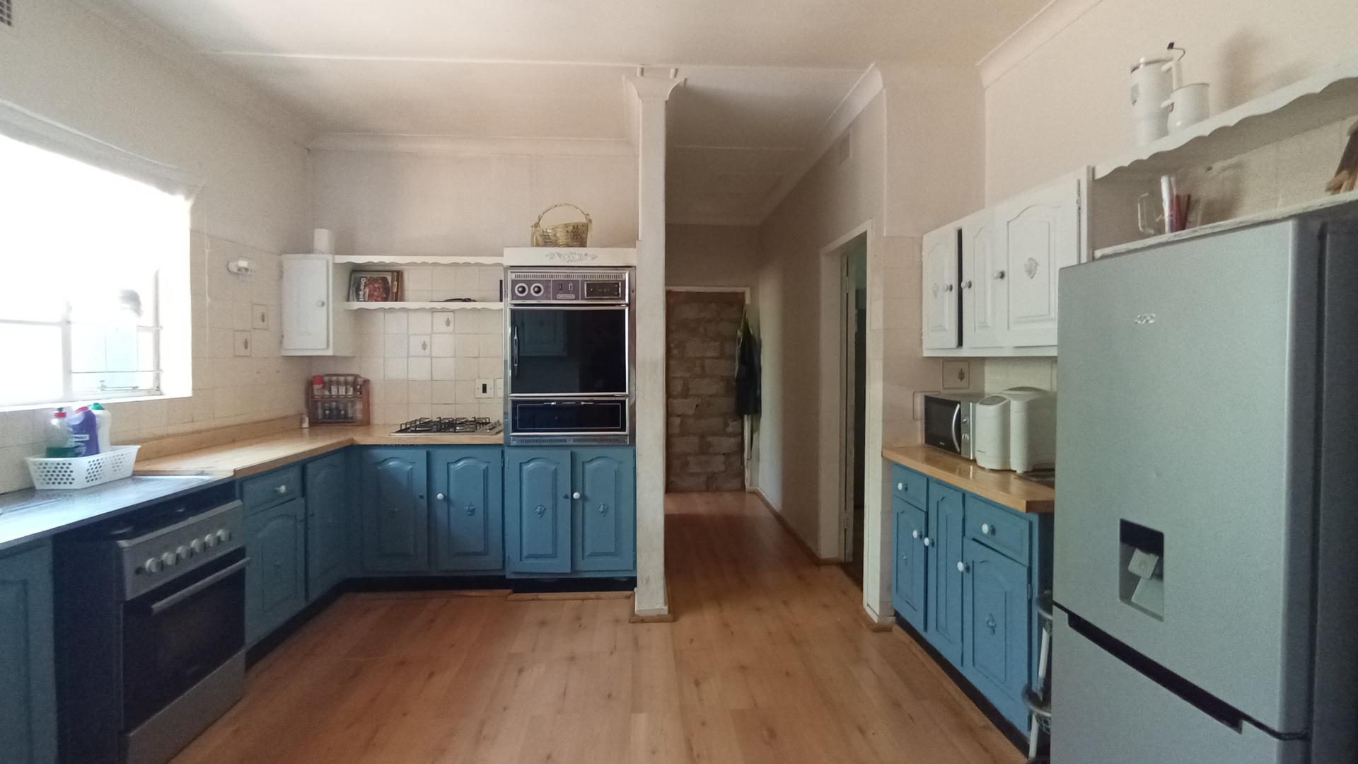 Kitchen - 25 square meters of property in Meyerspark