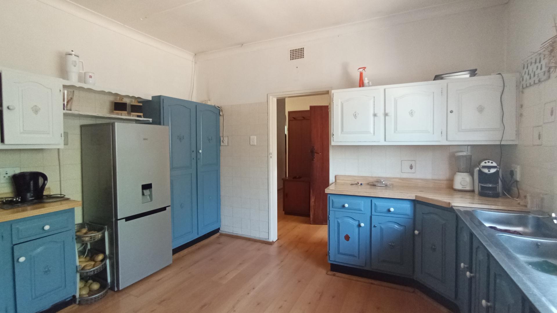 Kitchen - 25 square meters of property in Meyerspark