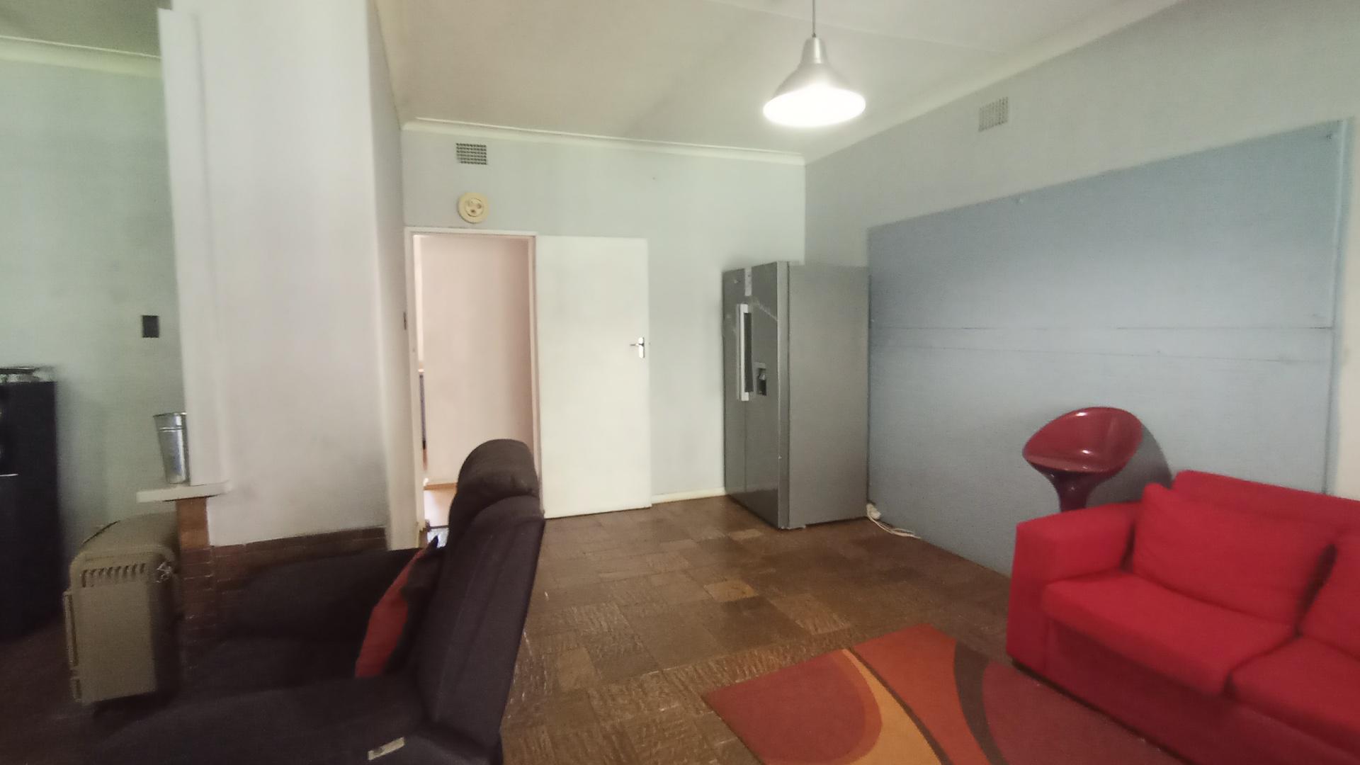 Lounges - 22 square meters of property in Meyerspark