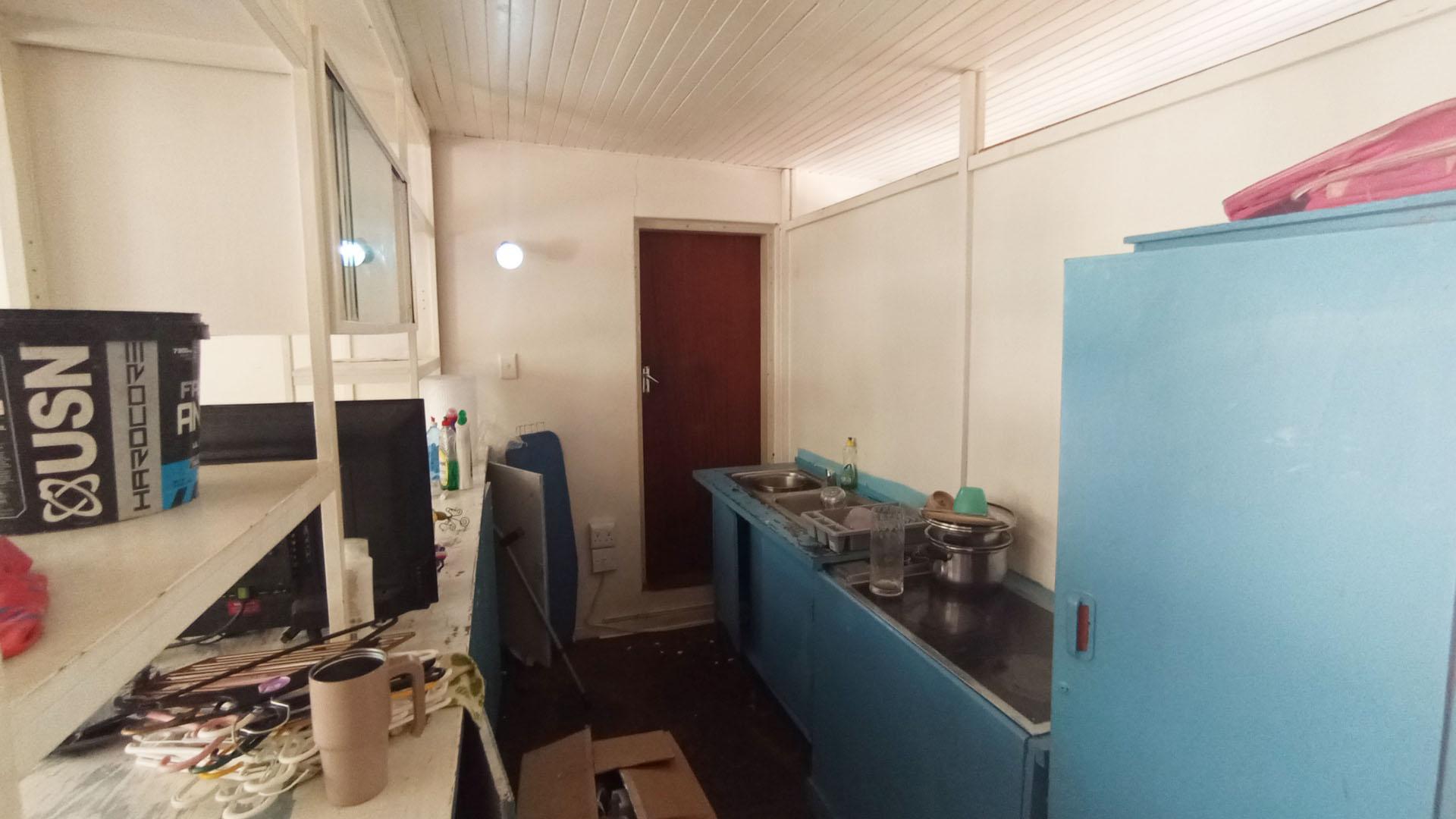 Bathroom 2 - 3 square meters of property in Meyerspark