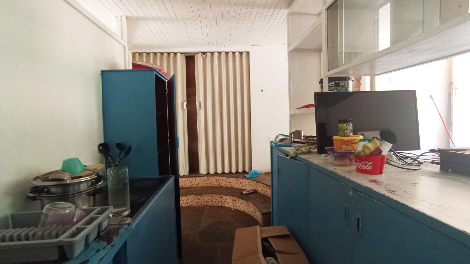 Bathroom 2 - 3 square meters of property in Meyerspark