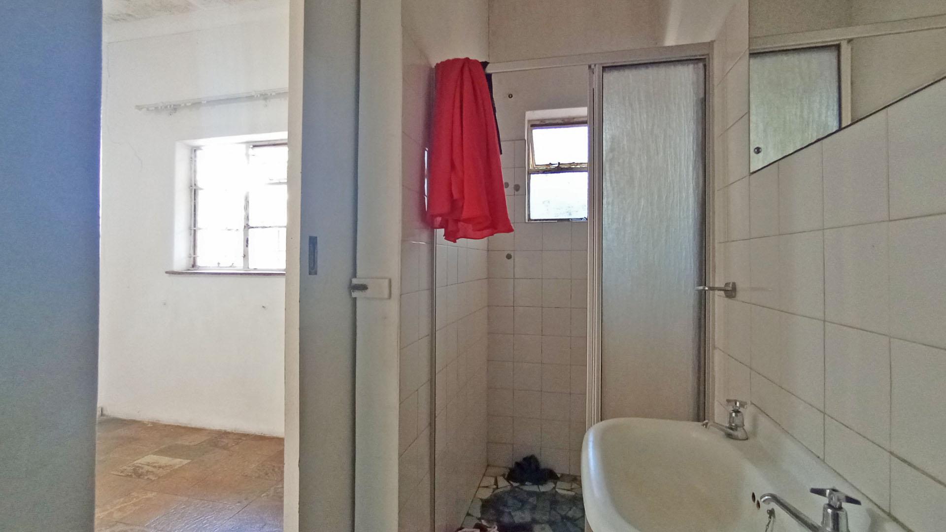 Bathroom 3+ of property in Meyerspark