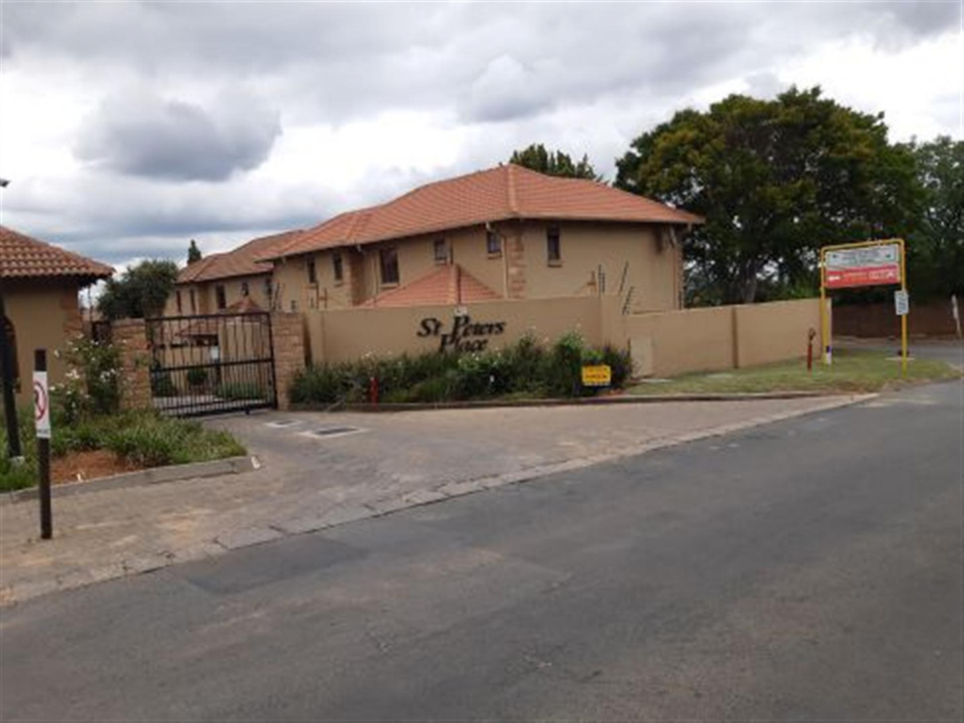 Front View of property in Paulshof