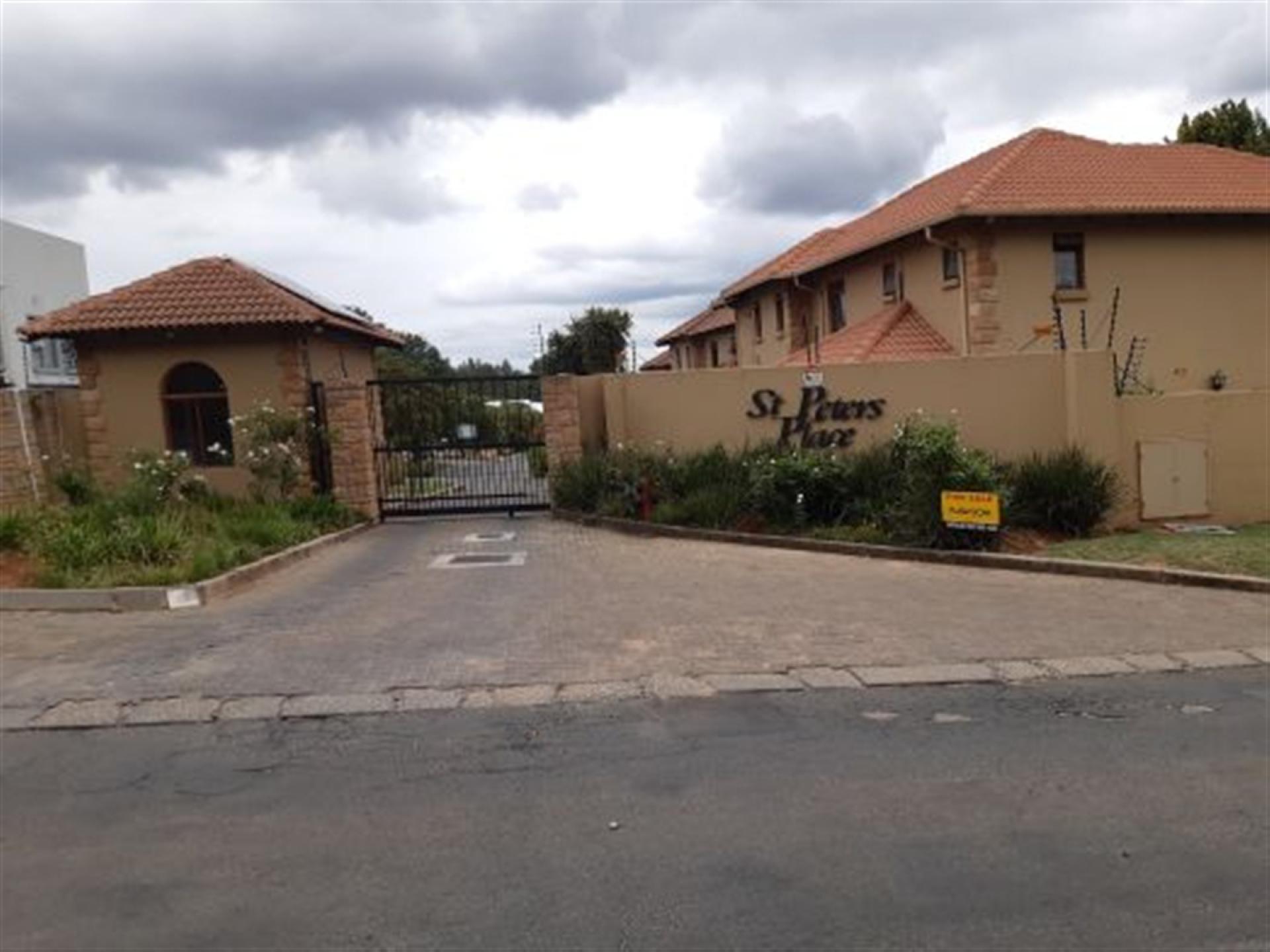 Front View of property in Paulshof