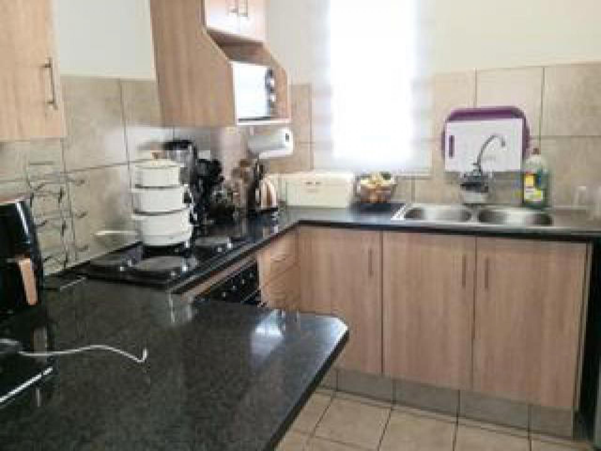 Kitchen of property in Alveda