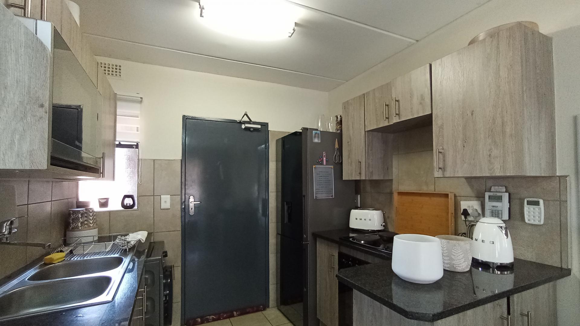 Kitchen - 6 square meters of property in Montana Tuine