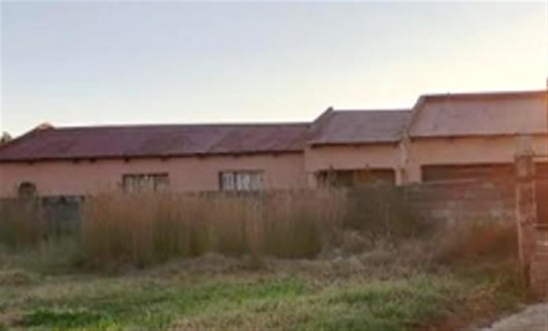 Front View of property in Villa Liza