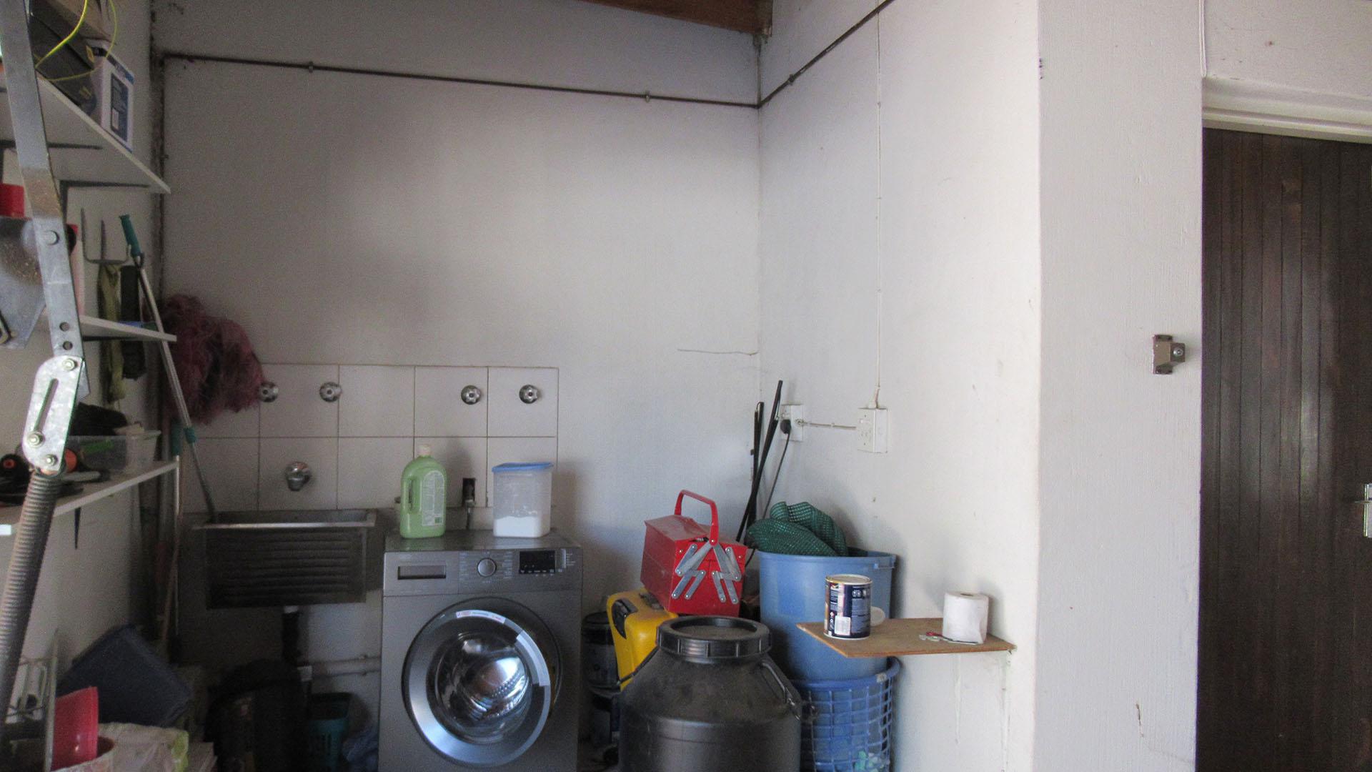 Scullery - 3 square meters of property in Paulshof