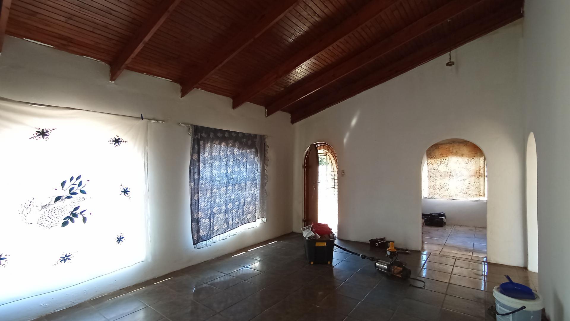 Lounges - 26 square meters of property in Jan Niemand Park