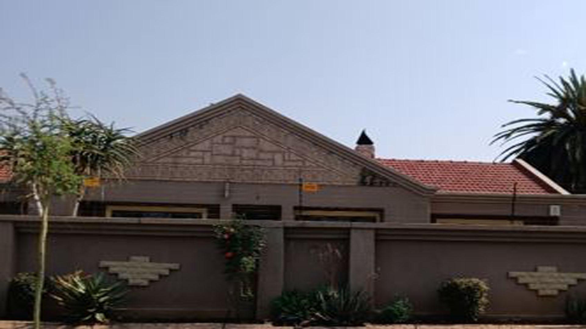 Front View of property in Brackendowns