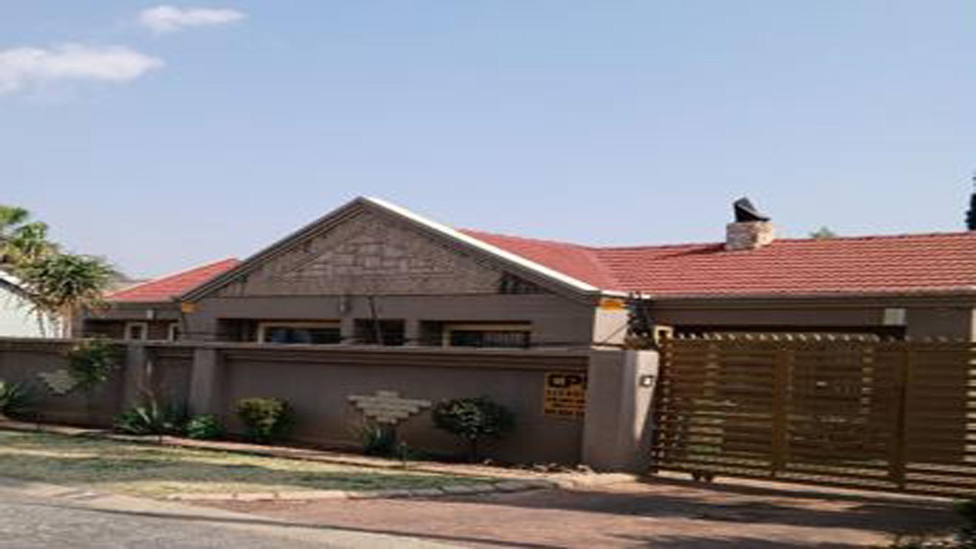 Front View of property in Brackendowns