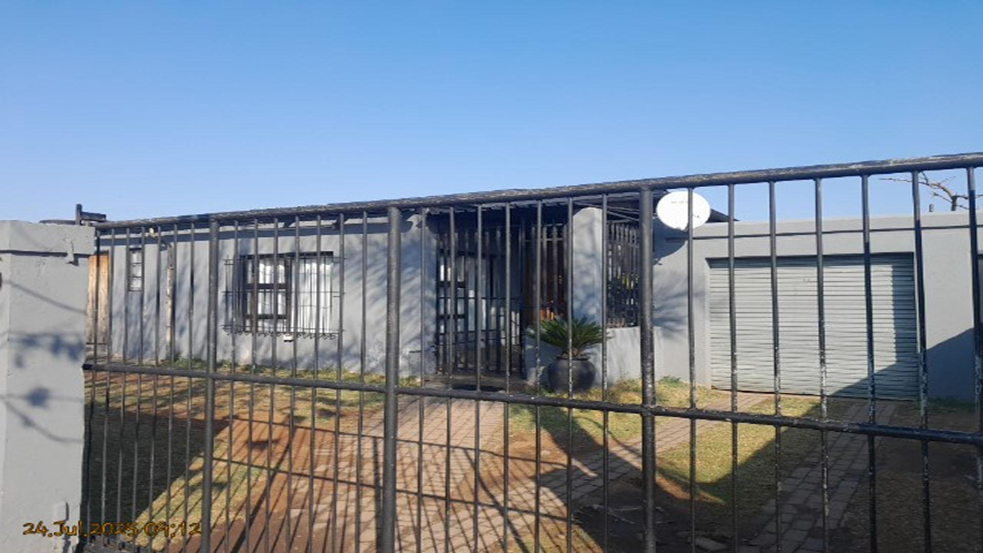 Front View of property in Crown Gardens