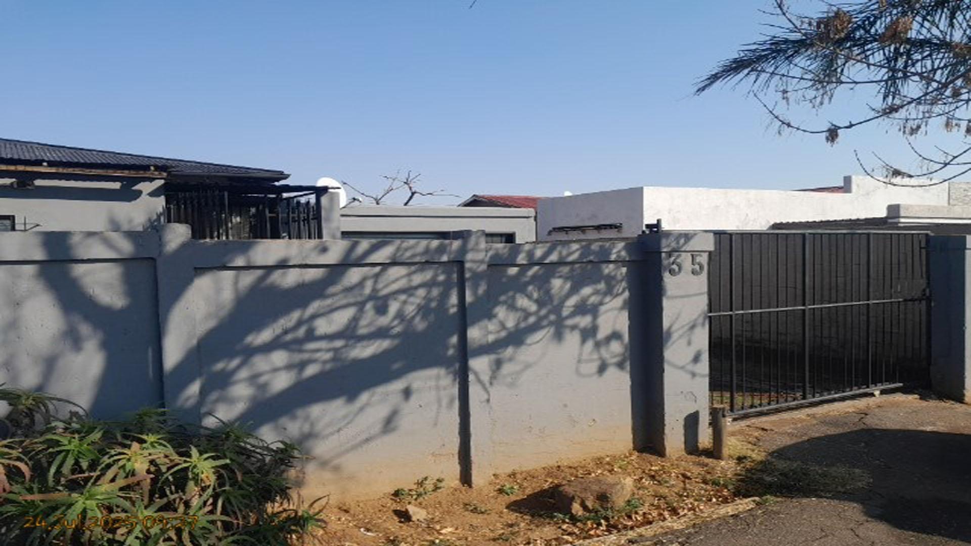 Front View of property in Crown Gardens