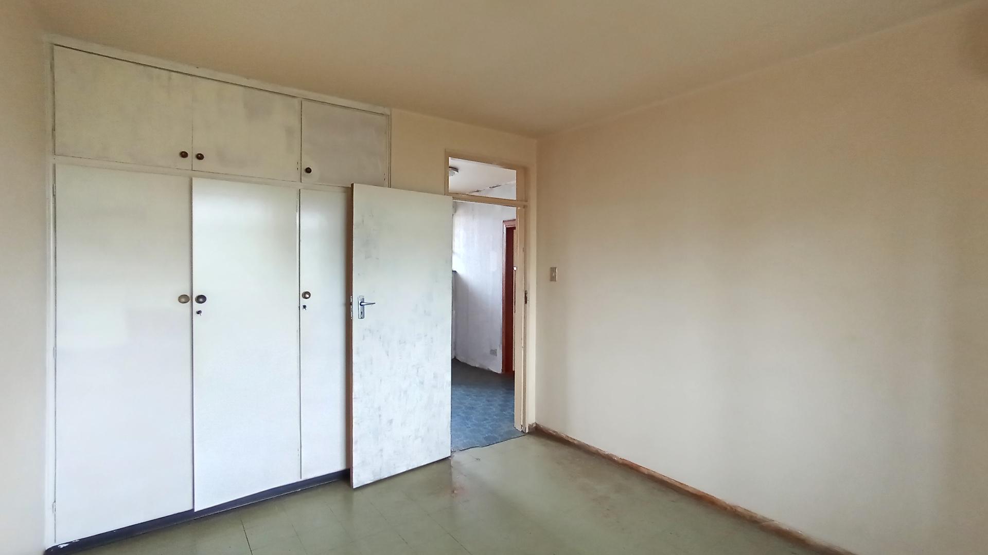 Bed Room 1 - 17 square meters of property in Sea View 