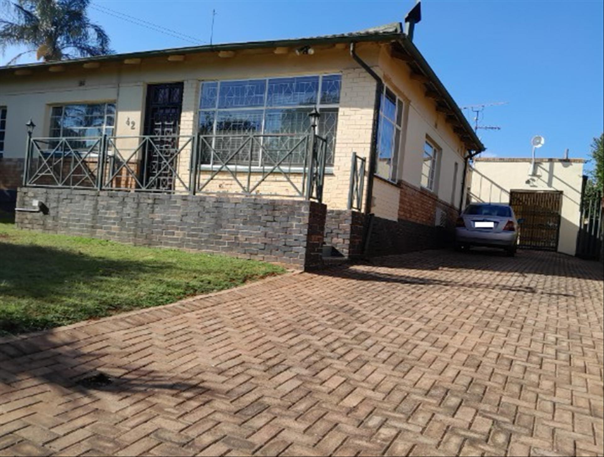 Front View of property in Solheim