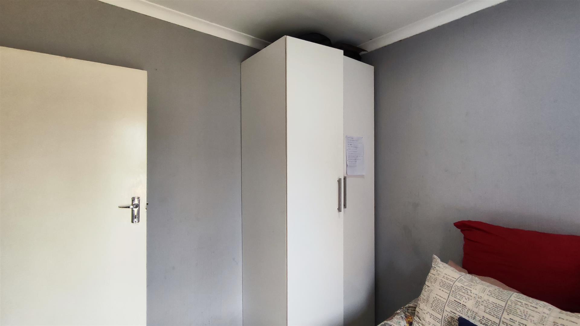 Bed Room 1 - 9 square meters of property in Terenure