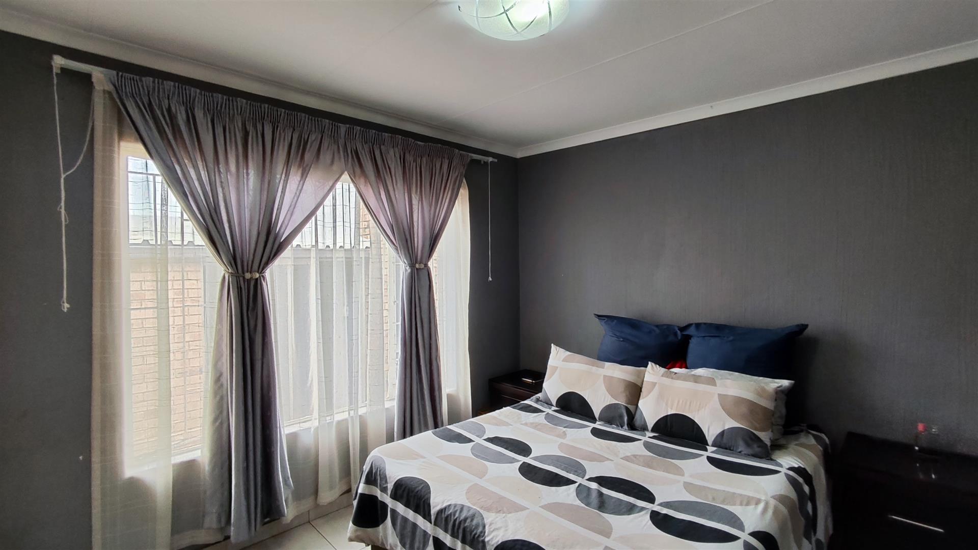 Bed Room 2 - 13 square meters of property in Terenure