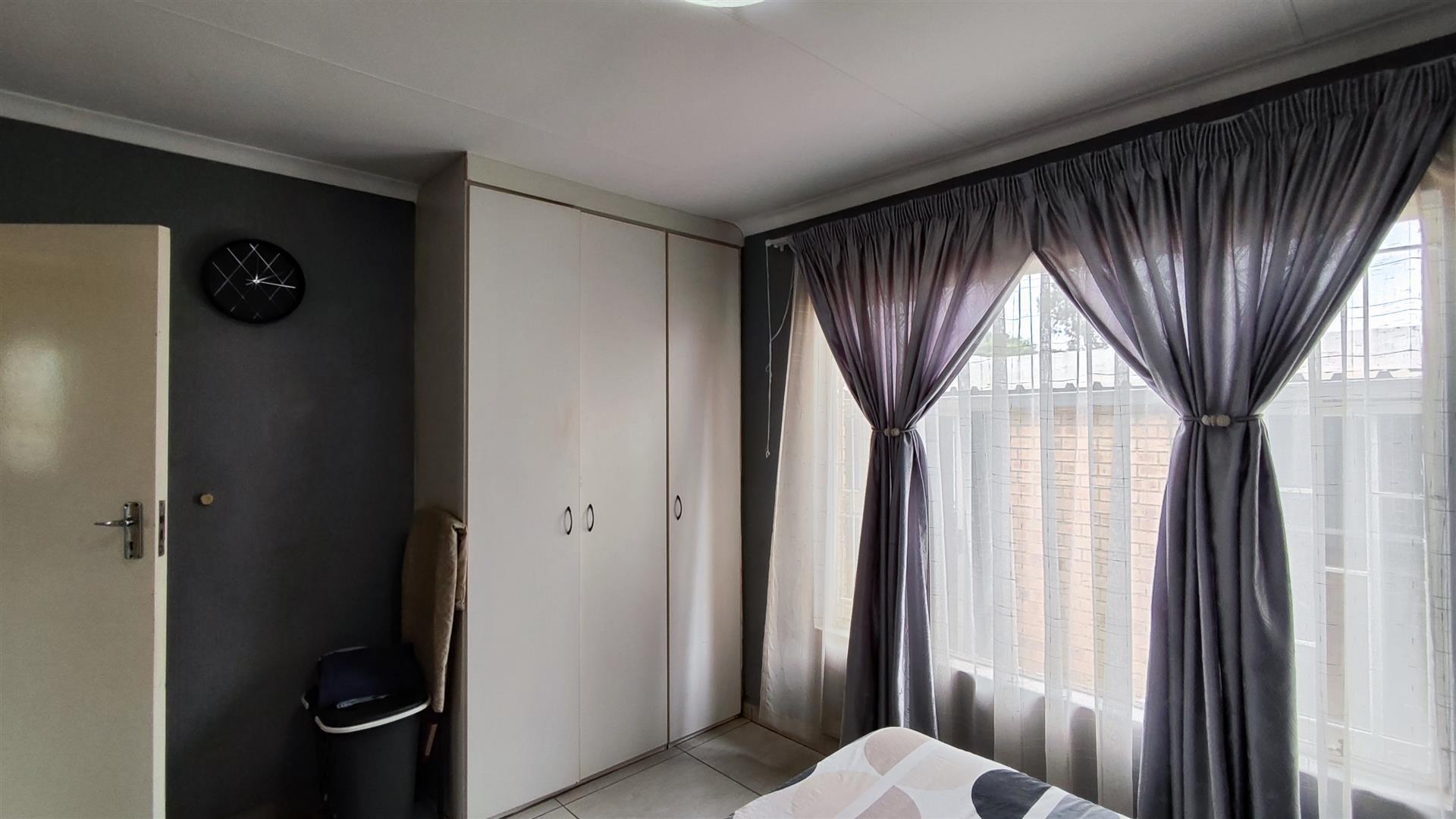 Bed Room 2 - 13 square meters of property in Terenure