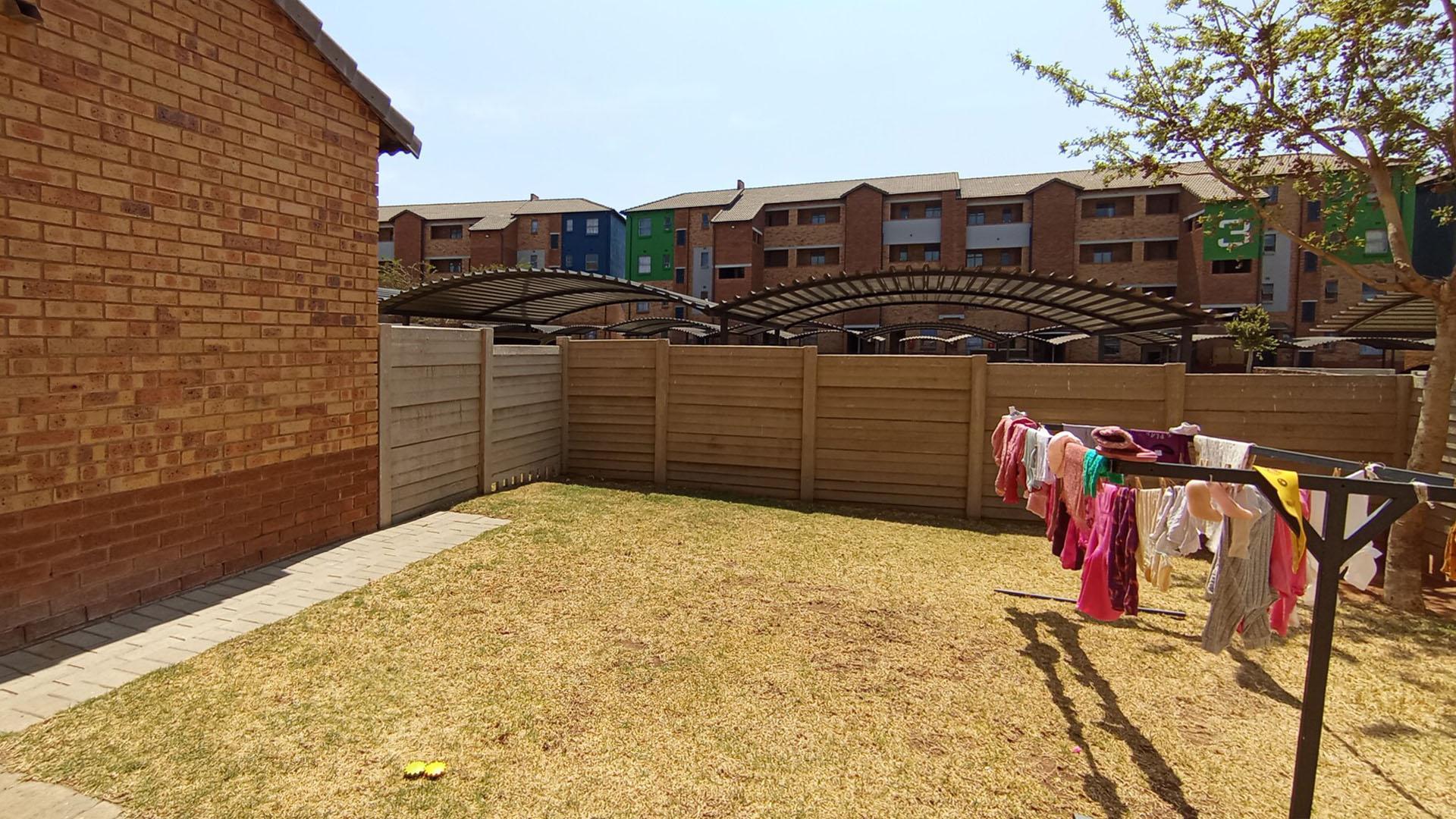 Backyard of property in Heuweloord