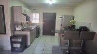 Kitchen - 7 square meters of property in Heuweloord