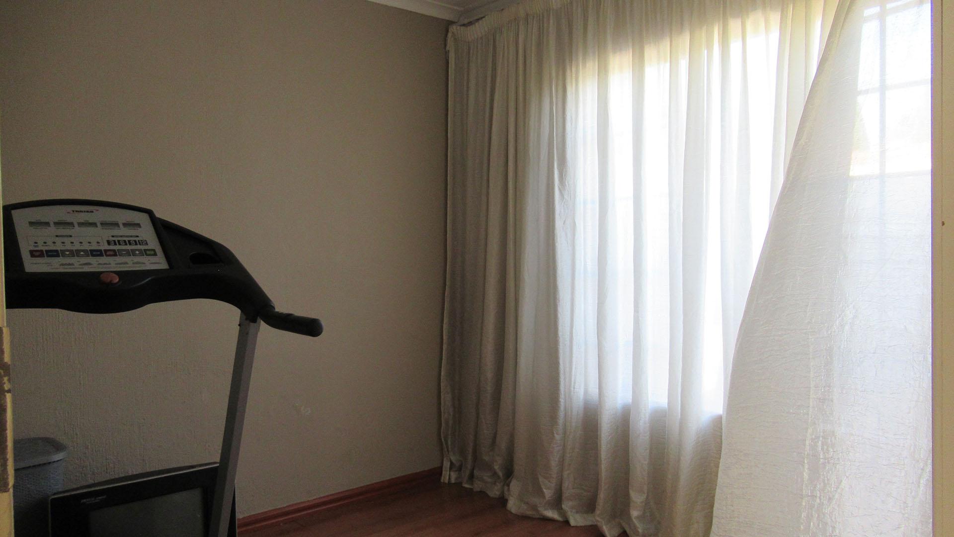 Bed Room 2 - 7 square meters of property in Wilgeheuwel 