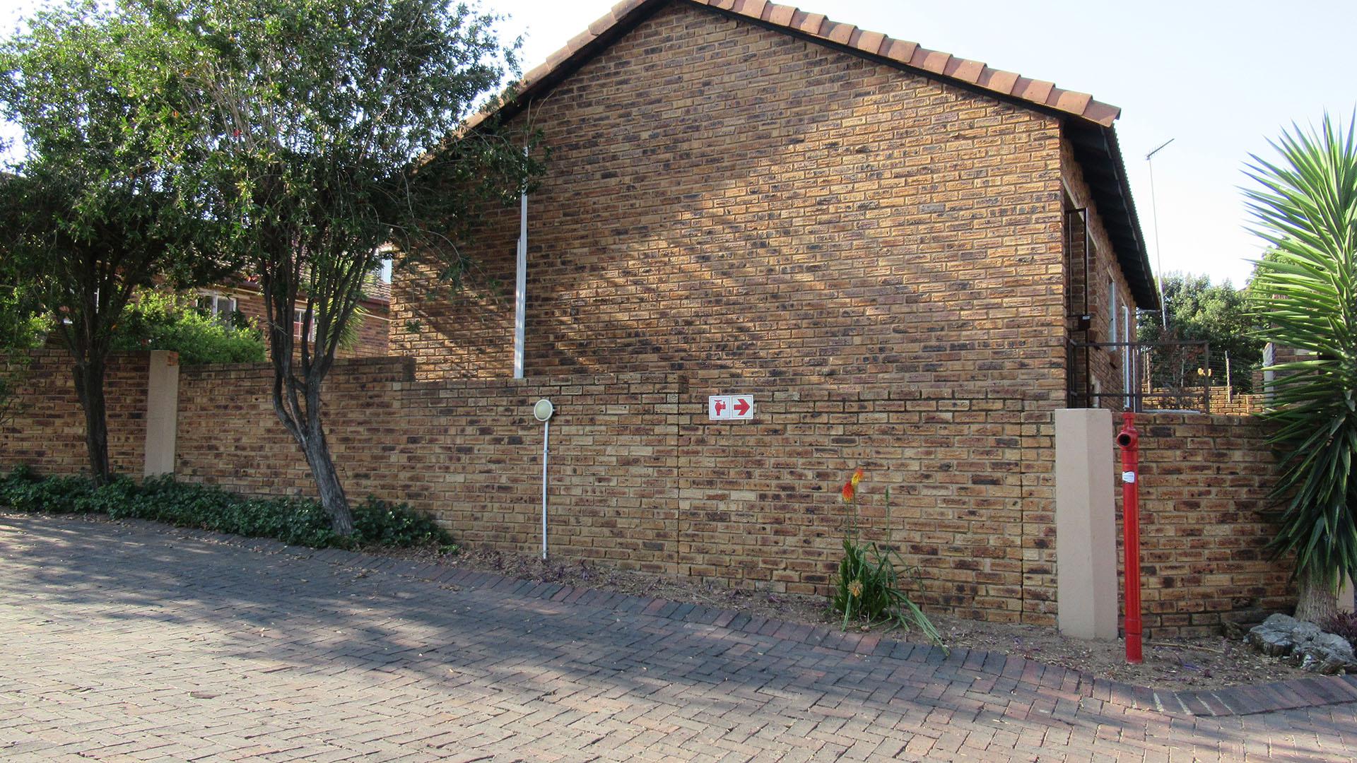 Front View of property in Wilgeheuwel 