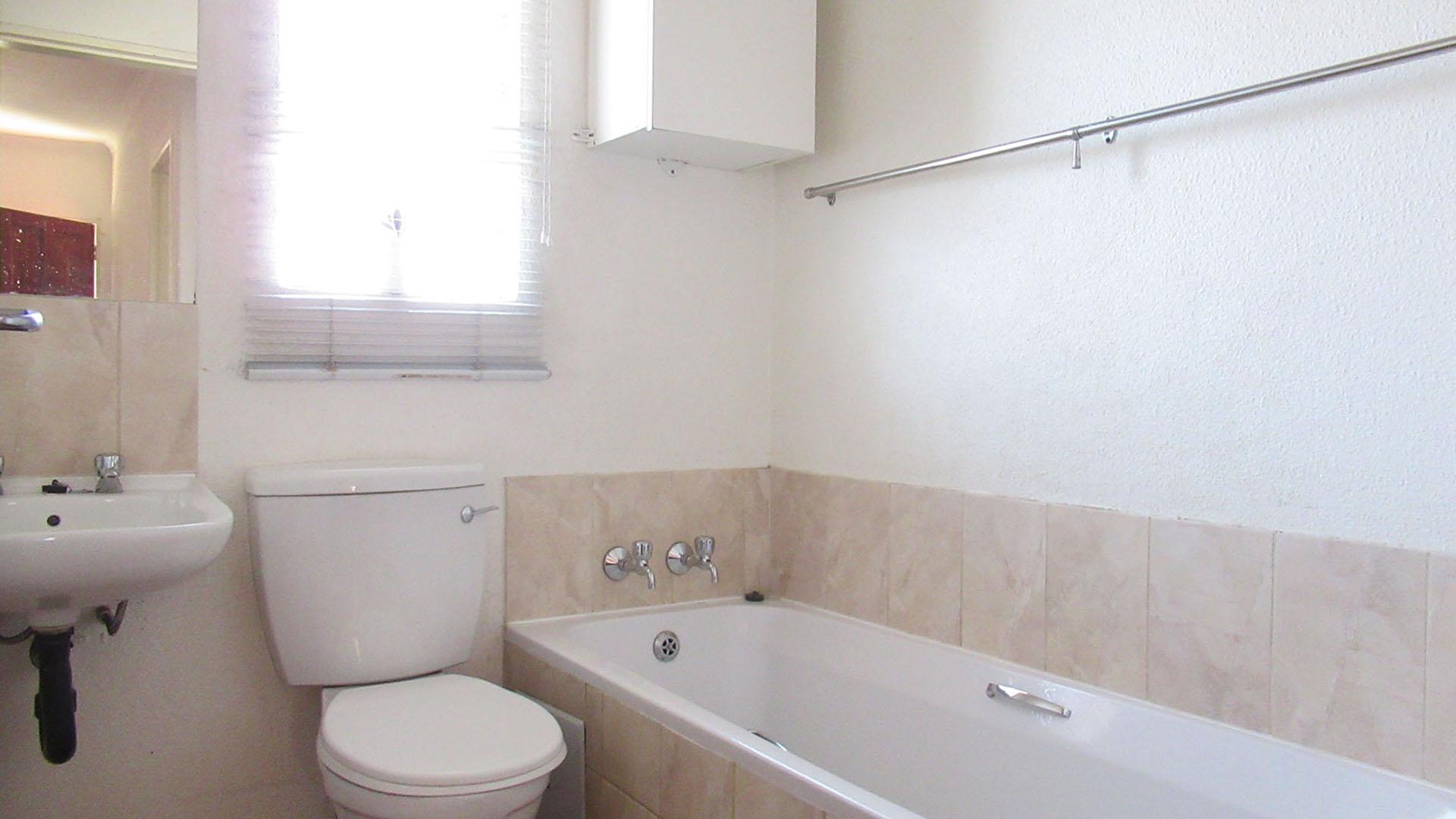 Bathroom 1 - 4 square meters of property in Orion Park