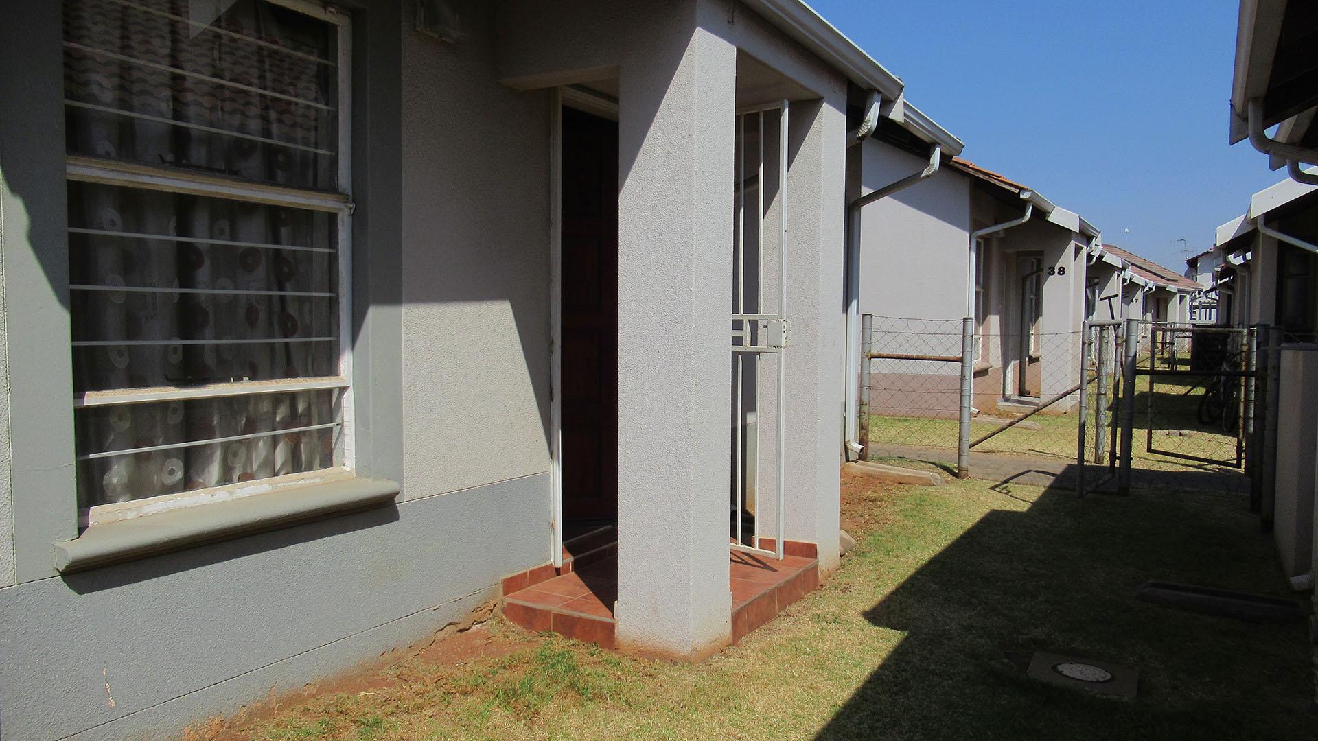 Front View of property in Orion Park