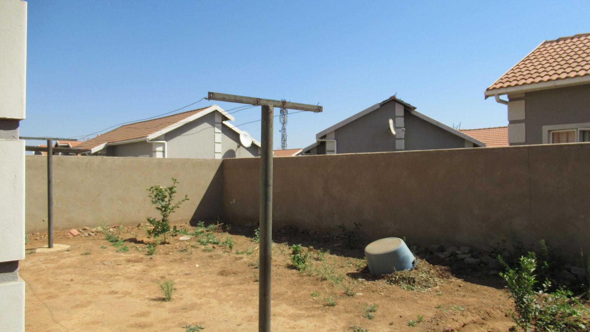 Backyard of property in Klippoortje