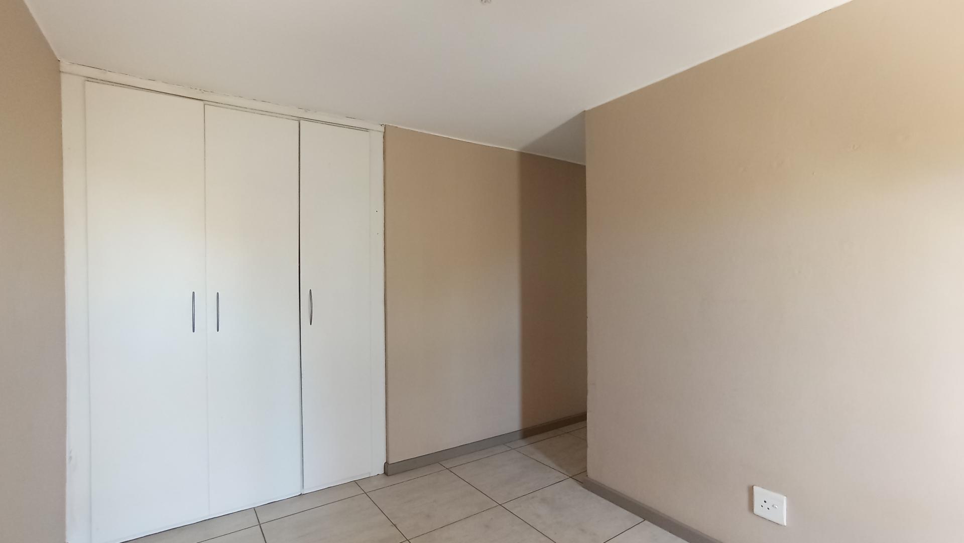 Main Bedroom - 12 square meters of property in Vorna Valley