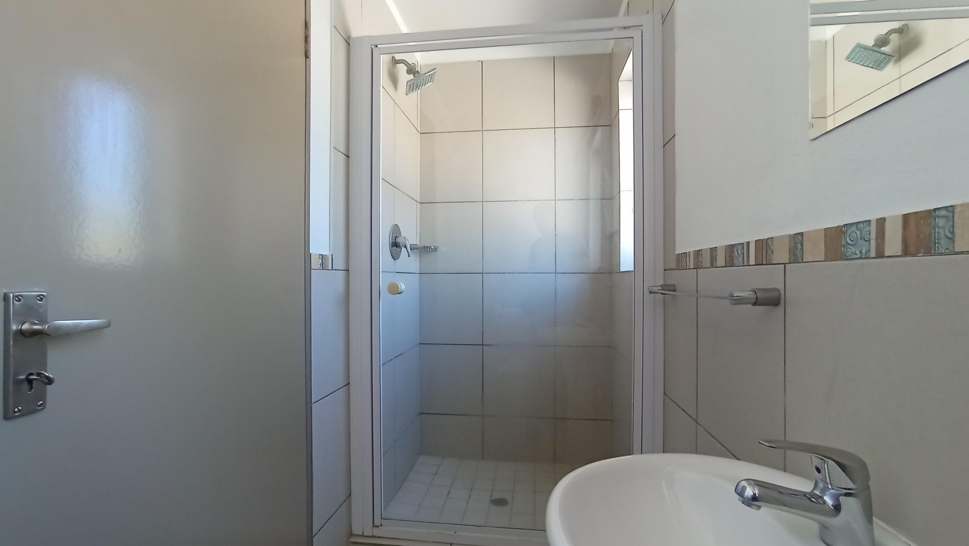Bathroom 1 - 4 square meters of property in Vorna Valley