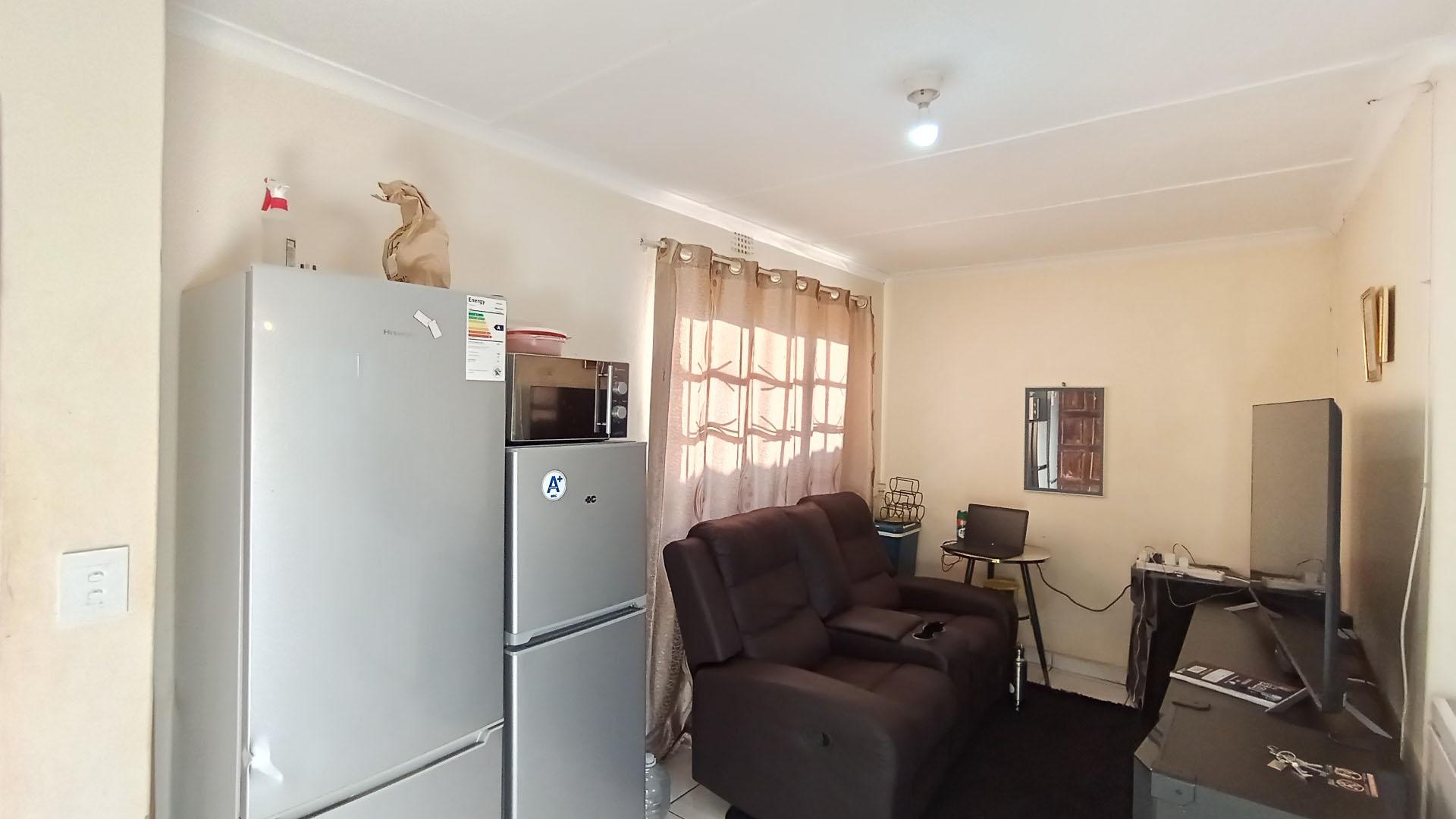 Lounges - 12 square meters of property in Empangeni