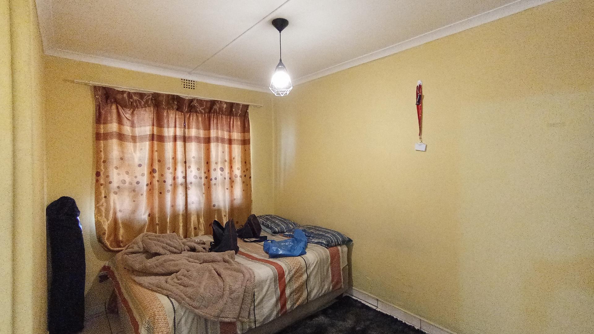 Main Bedroom - 11 square meters of property in Empangeni