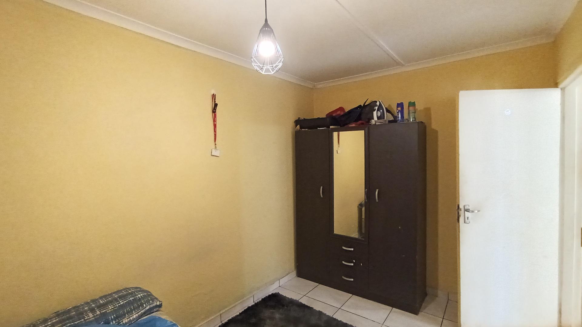 Main Bedroom - 11 square meters of property in Empangeni