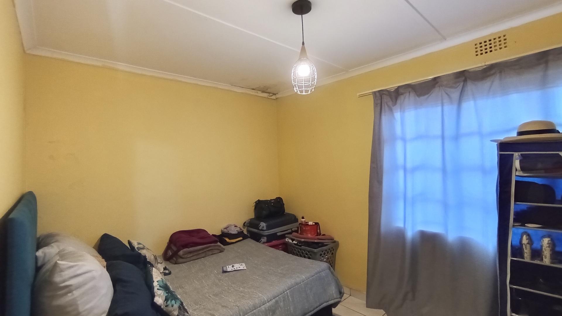 Bed Room 1 - 12 square meters of property in Empangeni