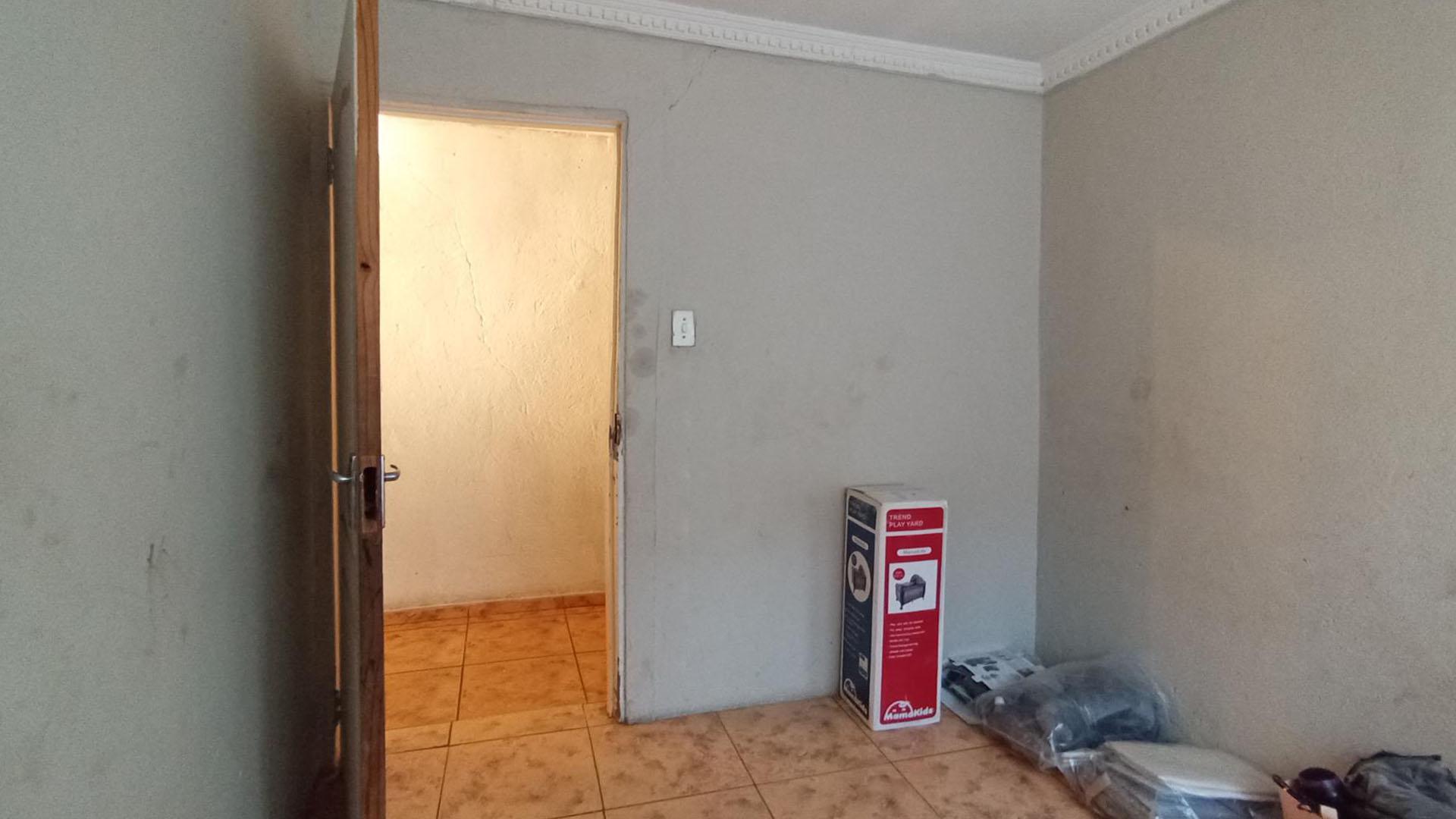 Bed Room 3 - 7 square meters of property in Winterveld