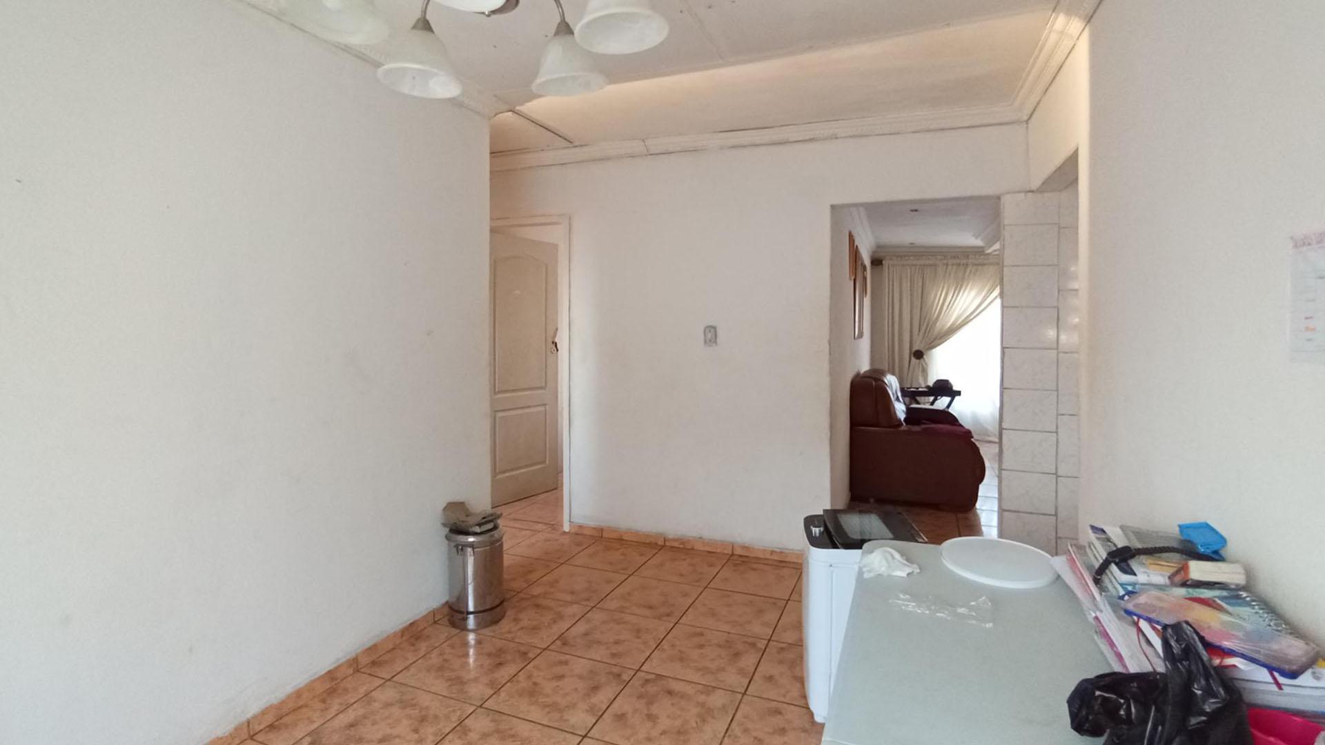 Dining Room - 10 square meters of property in Winterveld