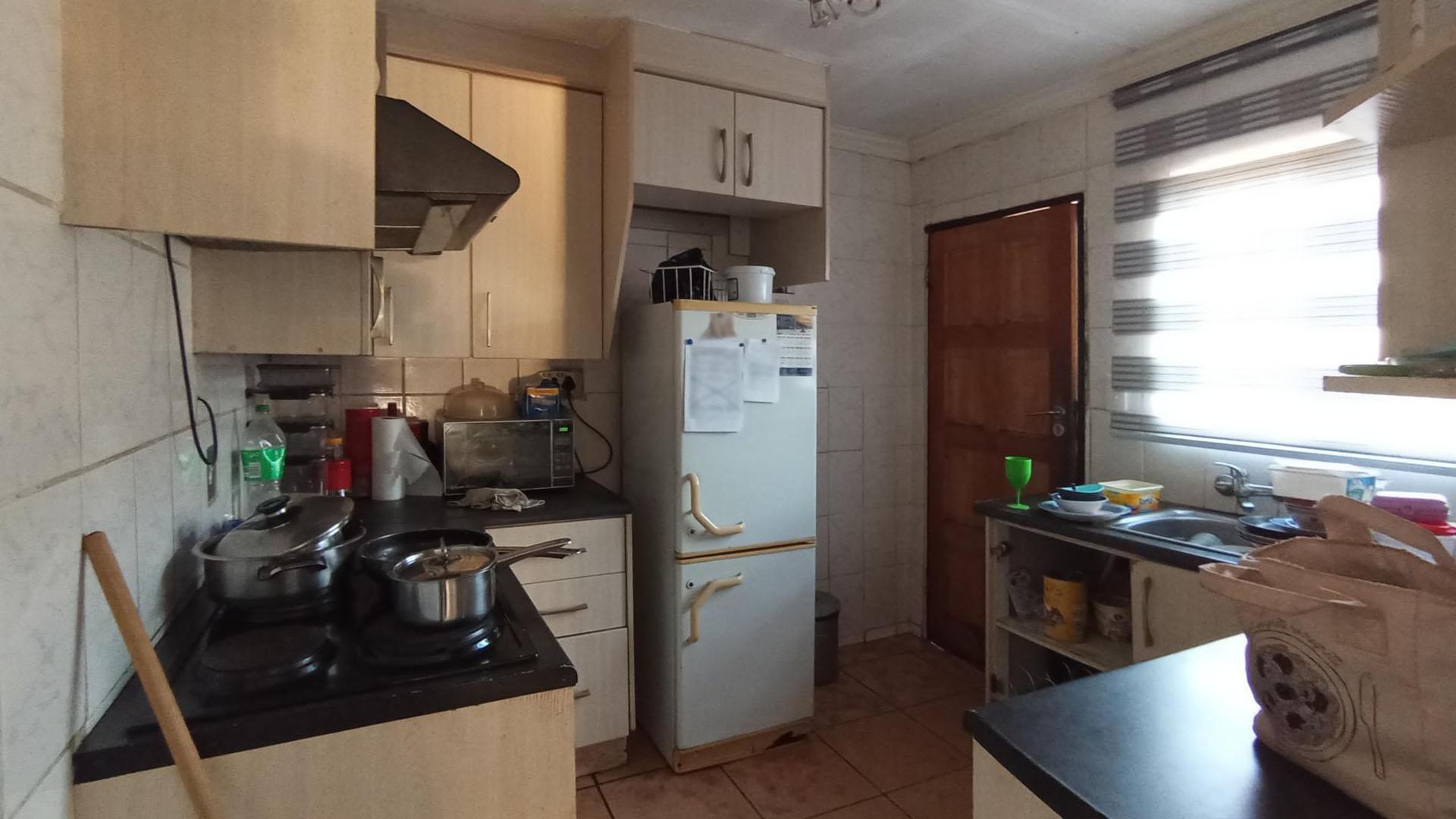 Kitchen - 9 square meters of property in Winterveld
