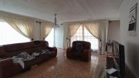 Lounges - 28 square meters of property in Winterveld