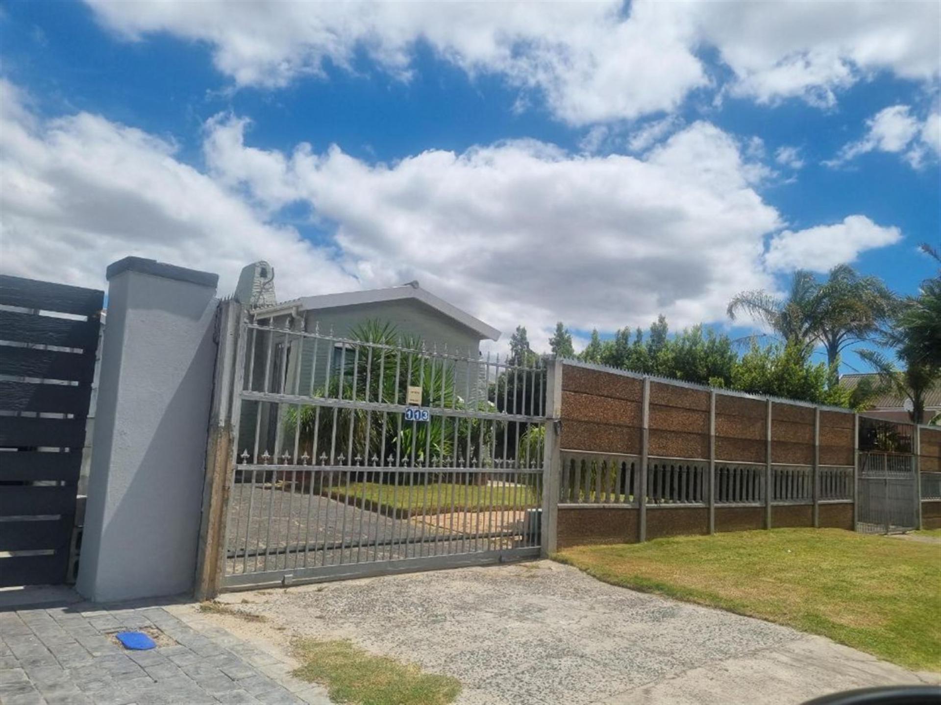 Front View of property in Windsor Park - CPT