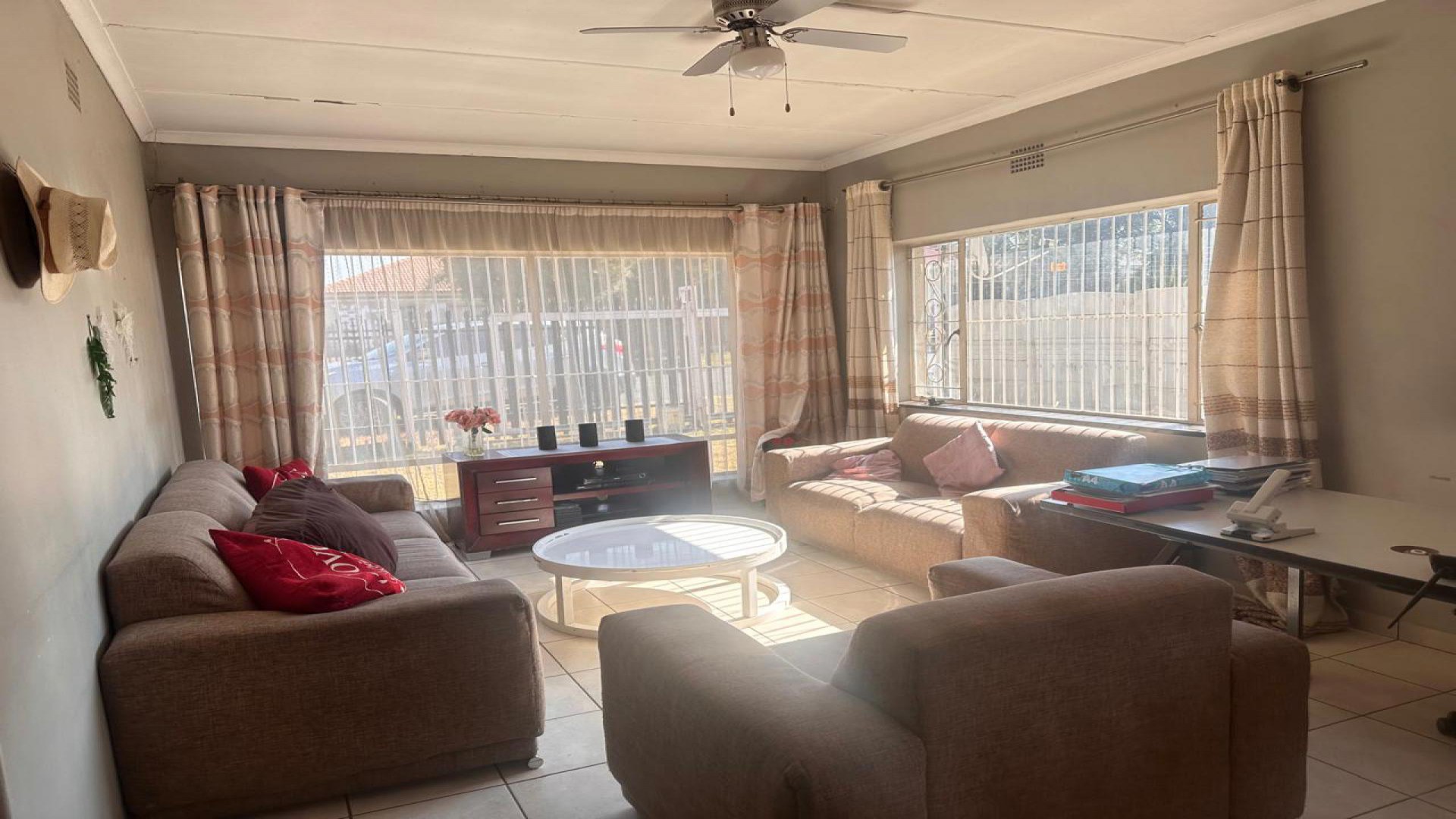 Lounges of property in Florentia